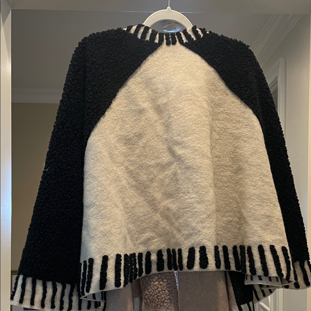 Anthropologie Maeve Black and Pink Textured poncho (bw) - Picture 8 of 8